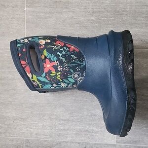 Girls size 10 bogg winter boot